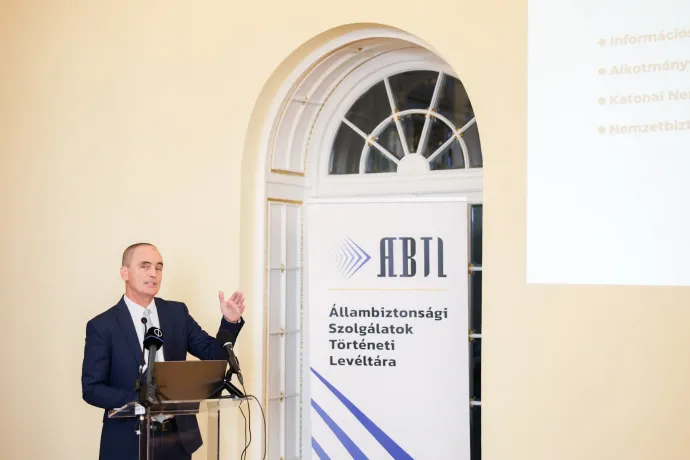 Cseh Gergő Bendegúz a sajtótájékoztatón – Fotó: Bődey János / Telex