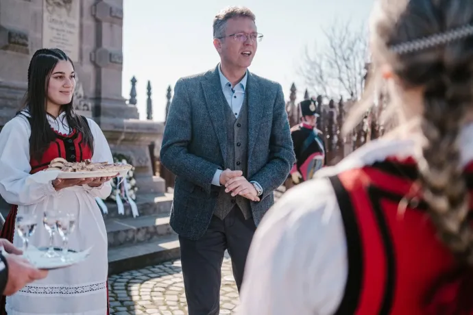Best of Hankó Balázs, erdélyi kiadás: kampányoló diákok, Sapientia-pénzek és egy Bogányi-zongora
