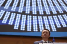 Elbukott a parlamenti szavazáson a harmadik román kormányfőjelölt is