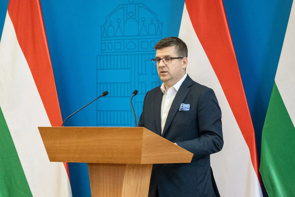 Seszták ügyvédje szerint már a mentelmi jog felfüggesztése előtt megfigyelték a volt minisztert