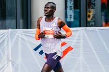 Dopping miatt két évre eltiltották a kenyai futót, aki azt állítja, hogy felesége gyógyszereit vette be