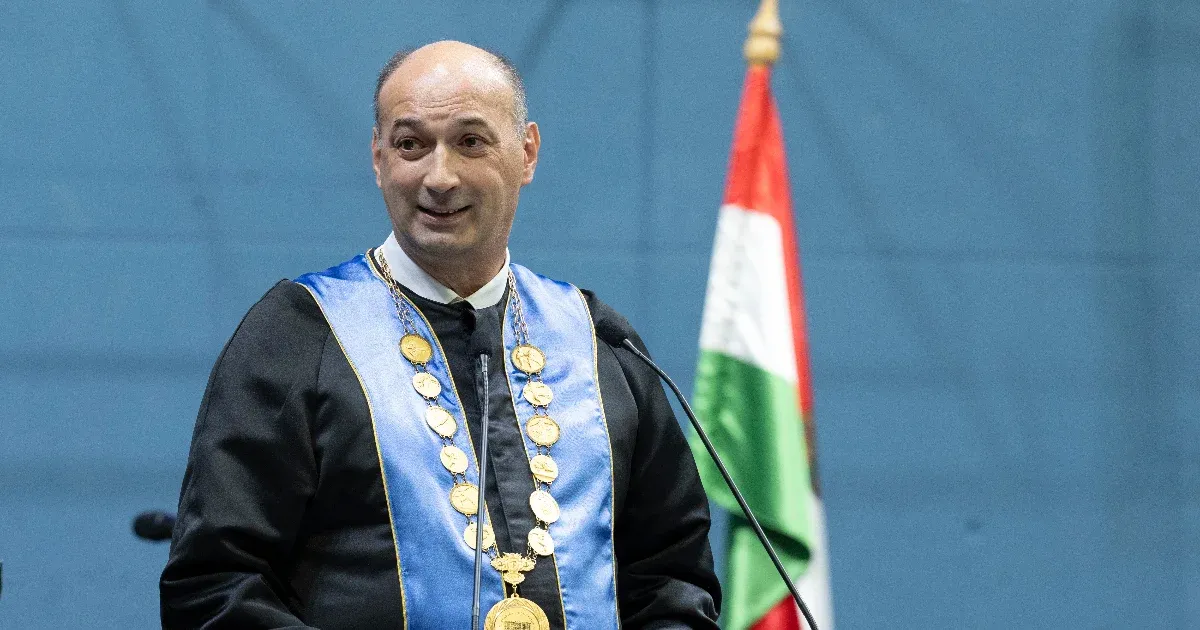 Dr. Sterbenz Tamás újabb öt évre rektor lett a TF-en Dr. Sterbenz Tamás újabb öt évre rektor lett a TF-en