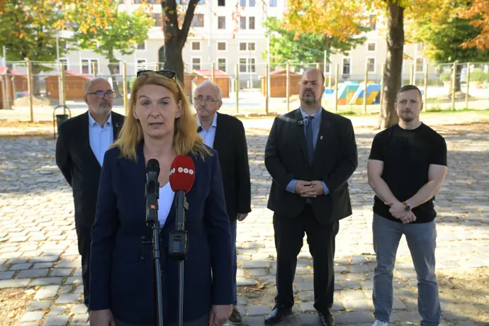 A belvárosi polgármesterek szerint a főváros arra készül, hogy a csőd elkerülése érdekében elveszi a kerületektől a parkolási bevételeket