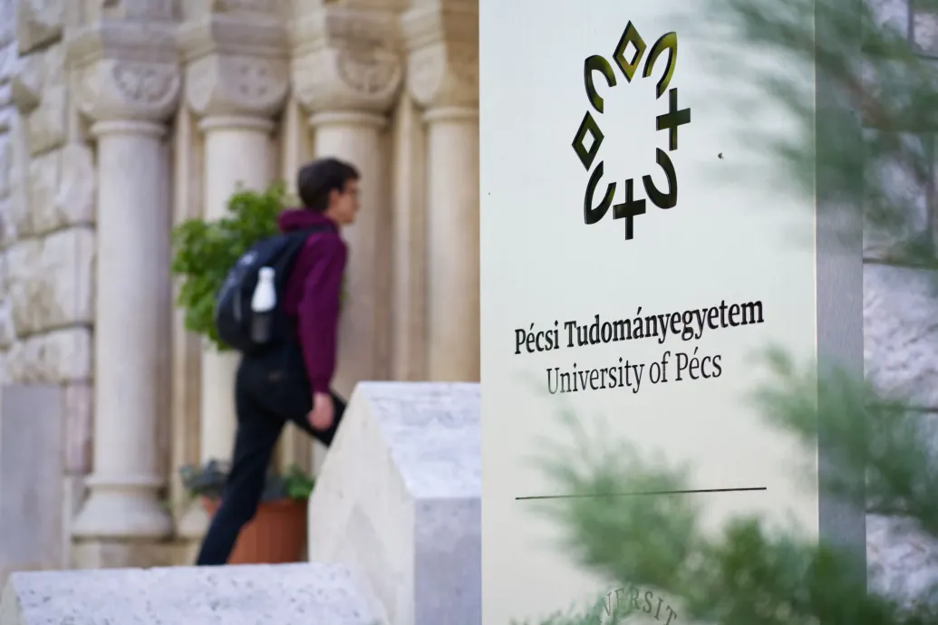 Megszünteti az évekig botrányosan működő doktori iskoláját a Pécsi Tudományegyetem