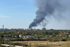 Hatalmas füstfelhő gomolyog, tűz ütött ki a Medikémia szegedi telephelyén
