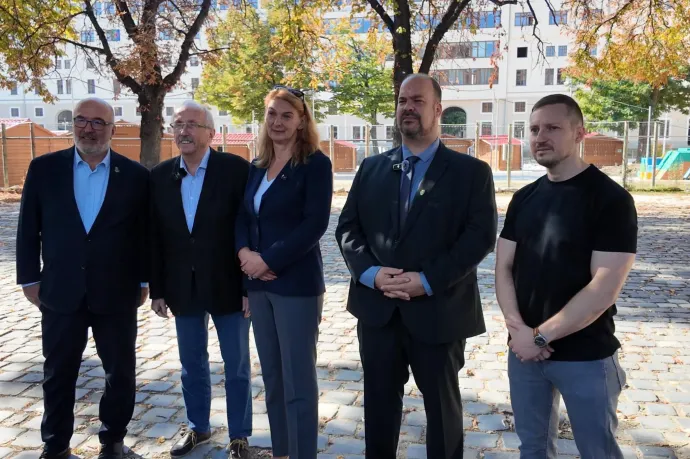 Parkolási einstandot, háttéralkukat és a Fideszt idéző hatalomgyakorlást emlegetnek a kerületi polgármesterek