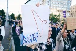 Legálisnak legális, csak épp nem hozzáférhető az abortusz Romániában