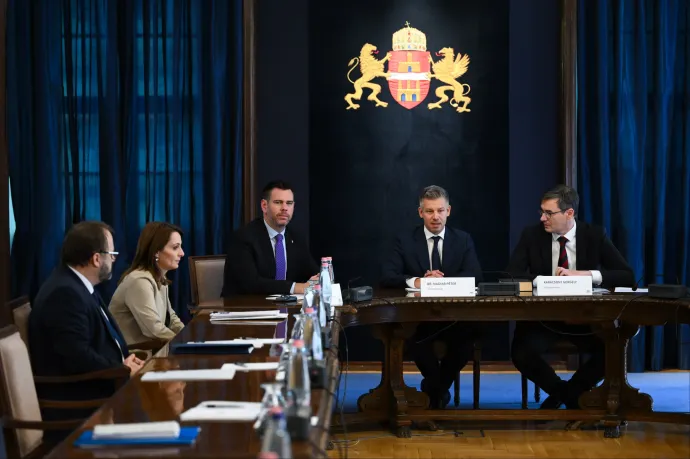 Megállapodott Budapest és a kormány: mostantól a főváros szedheti be a parkolási pénzeket, 120 milliárd forintot kap, hogy ne menjen csődbe