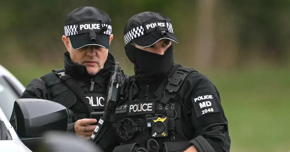 Letartóztatták a brit–iráni kettős állampolgárt terrorcselekmények előkészítése miatt – Újabb incidens a Fairford légibázisnál Letartóztatták a brit–iráni kettős állampolgárt terrorcselekmények előkészítése miatt – Újabb incidens a Fairford légibázisnál