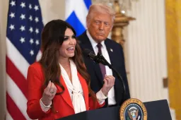 A Bolojan-kormány bukásával hencegő amerikai nagykövet menesztését kérik, Rubio Athénba repül kármenteni