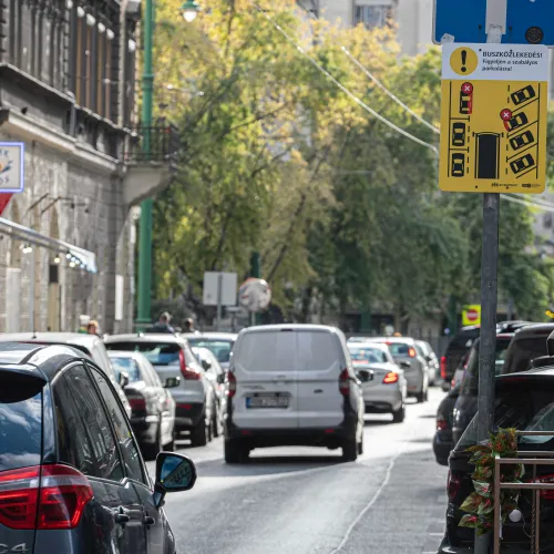 Miért tesz mindenki magasról a közlekedési szabályokra Budapesten?