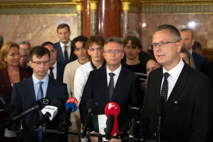 Levélben kért uniós biztosi állásfoglalást a Tisza-kormány tevékenységéről a Fidesz és a KDNP