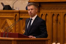 Reagált Magyar Péter arra, hogy a Fidesz és a KDNP a jogállamiságért felelős uniós biztoshoz fordult a „tiszás önkény” miatt