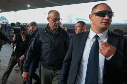 Kijevben van Friedrich Merz német kancellár, támogatásokat vitt ajándékba