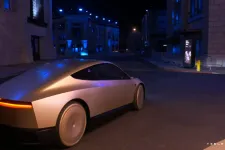Elon Musk szerint a Tesla robotaxijának már csak egy dolgot kell megtanulnia: hogyan ne gázolja el a szürke kiscicákat a szürke aszfalton