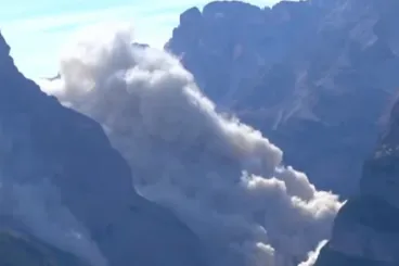Óriási sziklaomlás volt a Dolomitokban