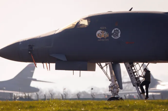 Kivonta összes nehézbombázóját az amerikai légierő a nyugat-angliai Fairford légitámaszpontról