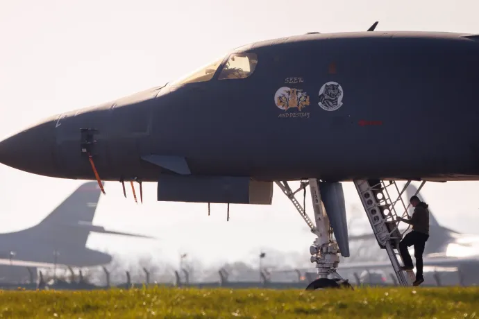 Kivonta összes nehézbombázóját az amerikai légierő a nyugat-angliai Fairford légitámaszpontról