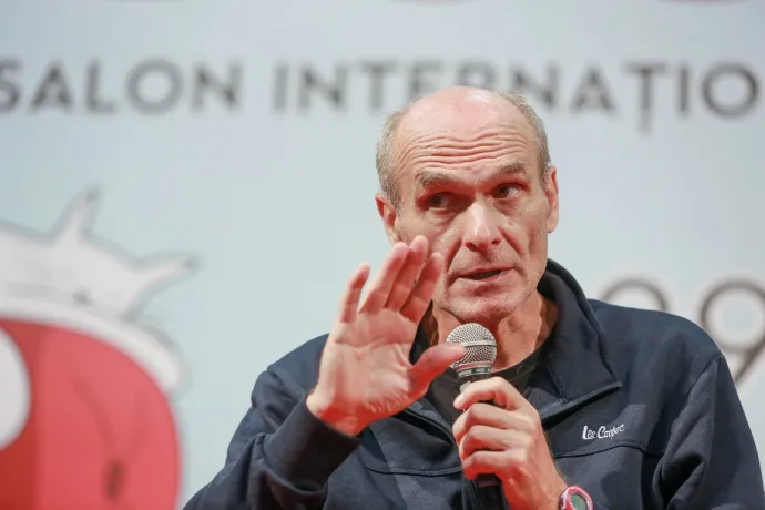 Gyertyás megemlékezéssel játszották el egy újságíró halálát Georgescu támogatói