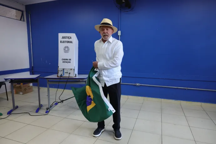 Luiz Inácio Lula da Silva brazil elnök a délkelet-brazíliai Bernardo do Campo város egyik szavazóhelyiségében 2026. október 4-én – Fotó: Sebastiao Moreira / EFE / EPA / MTI