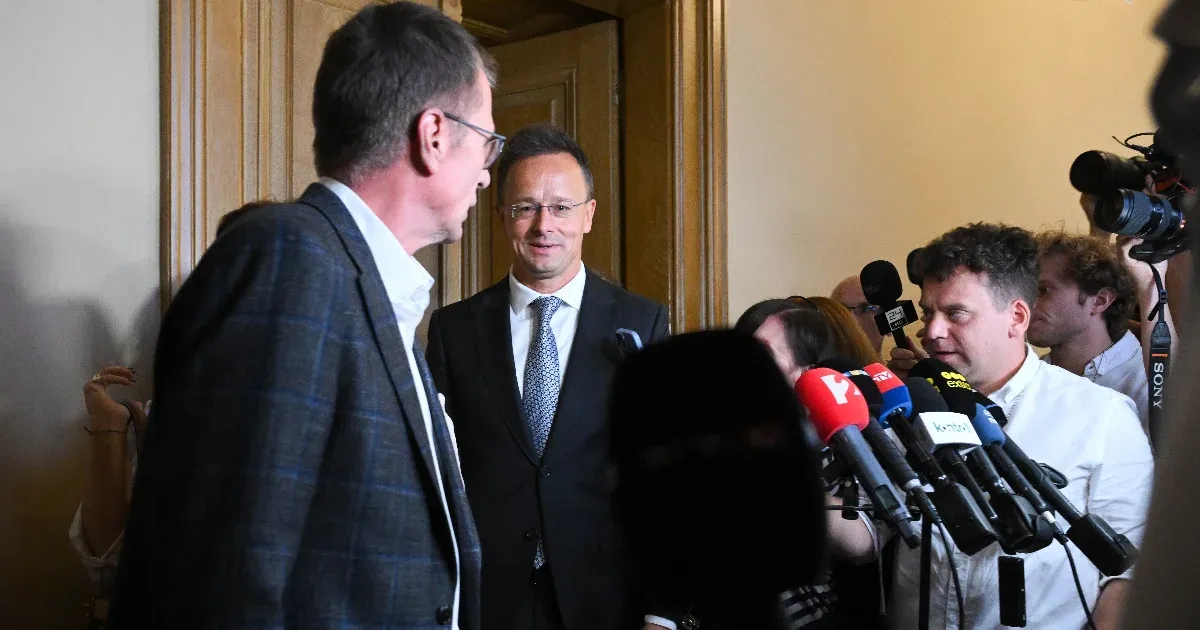 Szijjártó Péter meghallgatása a Nemzetbiztonsági Bizottságban – Tiszázó vádak és politikai feszültségek Szijjártó Péter meghallgatása a Nemzetbiztonsági Bizottságban – Tiszázó vádak és politikai feszültségek
