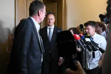 A Nemzetbiztonsági Bizottság tiszás tagja szerint Szijjártó mindenre azt mondta, hogy tiszta a lelkiismerete