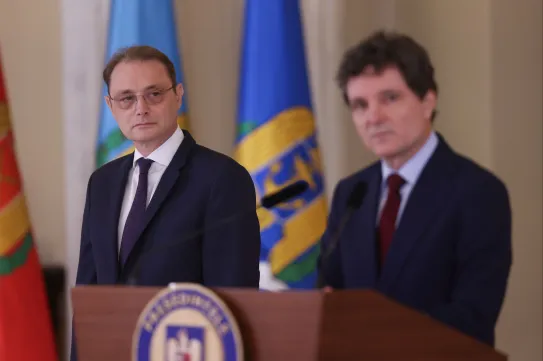Luca Niculescut, a Románia OECD-csatlakozásáért felelős külügyi államtitkárt kérte kormányalakításra az államfő