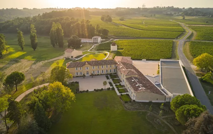 Chateau de Clotte, a francia birtok, ahova a V-Híd munkatársai utaztak – Forrás: Facebook