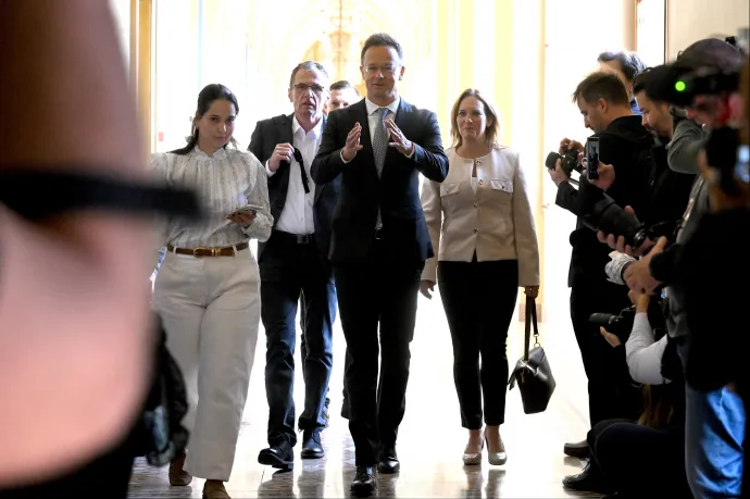 Az Orbán-kormány utolsó négy évében tizenhatszor repült Oroszországba Szijjártó Péter