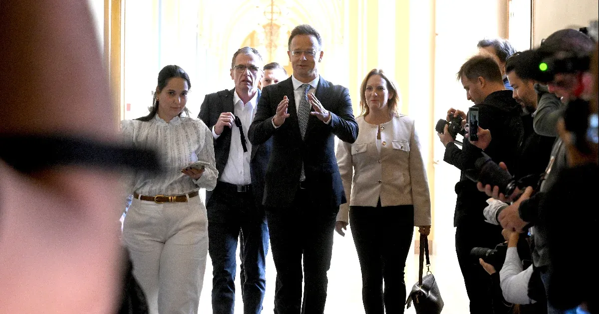 Szijjártó Péter 262 millió forintért járt tizenhat alkalommal Oroszországban263 millió forintért 16 alkalommal repült Oroszországba Szijjártó Péter Szijjártó Péter 262 millió forintért járt tizenhat alkalommal Oroszországban263 millió forintért 16 alkalommal repült Oroszországba Szijjártó Péter