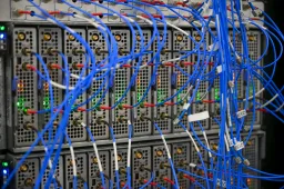 Nyolcmillió eurós MI-adatközpontot építenek Erdélyben, már idén beüzemelnék az első Nvidia-szervereket