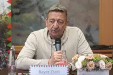 Megszerezte a 444, hogy pontosan milyen publicisztikákra számolta el Bayer az NKA-támogatást