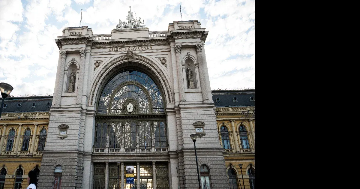 Nem rendőrök voltak azok a férfiak a Keleti pályaudvarnál – közölte a Budapesti Rendőr-főkapitányság Nem rendőrök voltak azok a férfiak a Keleti pályaudvarnál – közölte a Budapesti Rendőr-főkapitányság