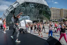 A választás előtt 23 millió forint vissza nem térítendő támogatást kapott Rubint Réka cége Rogán tárcájától