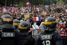 Francia diáktüntetések: 260 ezren vonultak utcára Párizson kívül a szakszervezetek szerint