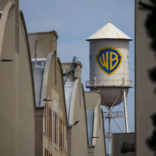 Új óriásvállalat jön létre Hollywoodban: a Paramount hivatalosan is megvette a Warnert