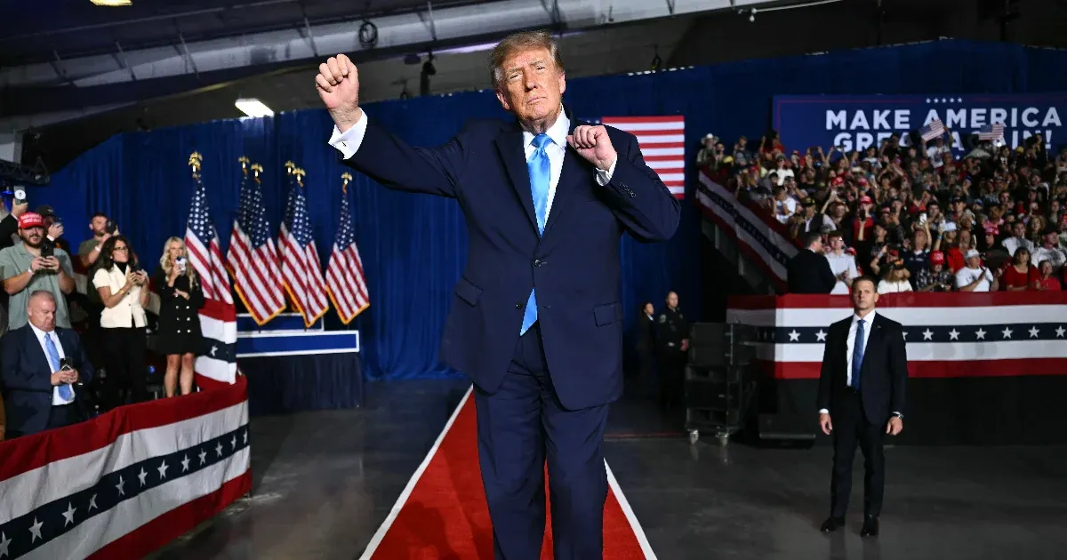 Szürreális Trump beszéde a nebraskai Grand Islandon