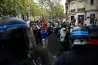 Egy ideig nem használ villanógránátot a francia rendőrség, miután egy fiúnak leszakadt a keze