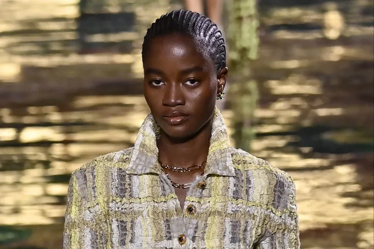Lagos utcáit használta kifutónak, aztán a Chanel bemutatóján találta magát