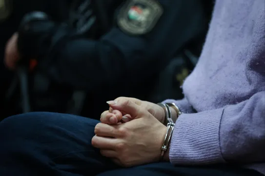A párizsi ügyészség szerint a választás óta annyit javult a magyar igazságszolgáltatás, hogy hajlandóak kiadni Magyarországnak az egyik antifát