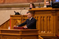 Hungarian PM questioned in connection with allegations of cell phone theft