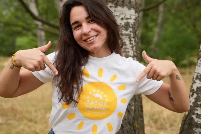 Mit üzen rólad a kitűző a kabátodon? Ideje viselni a szívügyeinket (x)