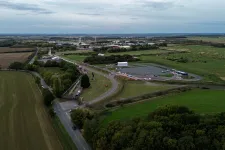 Két lett férfit tartóztattak le, amiért betörtek egy brit hírszerzési bázisra