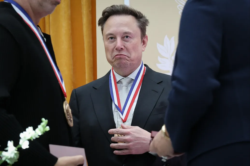 Korunk Thomas Edisonjának nevezte Trump Elon Muskot, aztán átadott neki egy rangos tudományos elismerést