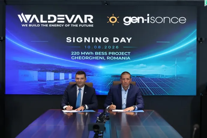 Az első képen balra Cristian Dragomir, a WALDEVAR Energy vezérigazgatója, jobbra Gregor Hudohmet, a GEN-I Sonce vezérigazgatója. A második képen Len Emil Balázs, Gyergyószentmiklós alpolgármestere, Cristian Dragomir és Gregor Hudohmet társaságában látható – Fotók: Waldevar / GEN-I Sonce