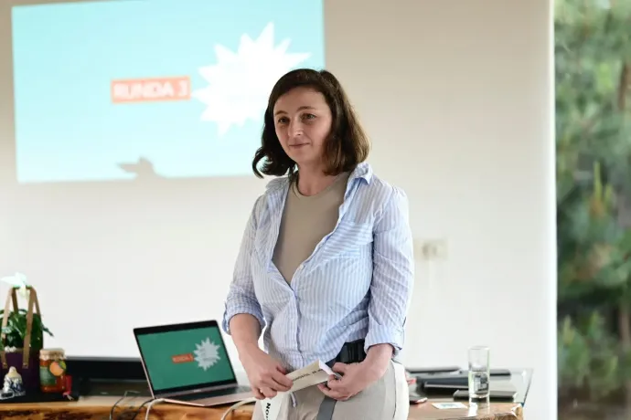 „Sokkal több az élet, mint amit egy nehéz helyzetben gondolsz róla” – Aczél Dóra a láthatatlan traumákról, a Grundról és a közösség megtartó erejéről