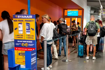 Szigorít a Ryanair a becsekkolás és a poggyászfeladás szabályán