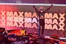Verstappen nyerte a szingapúri futamot