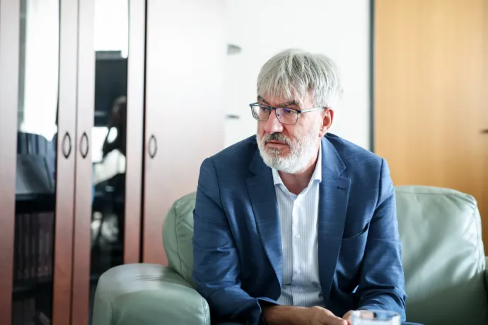Kaló Zoltán: Nem volt jó irány, hogy az oktatás és az egészségügy helyett a focimeccs skyboxát tekintettük prioritásnak