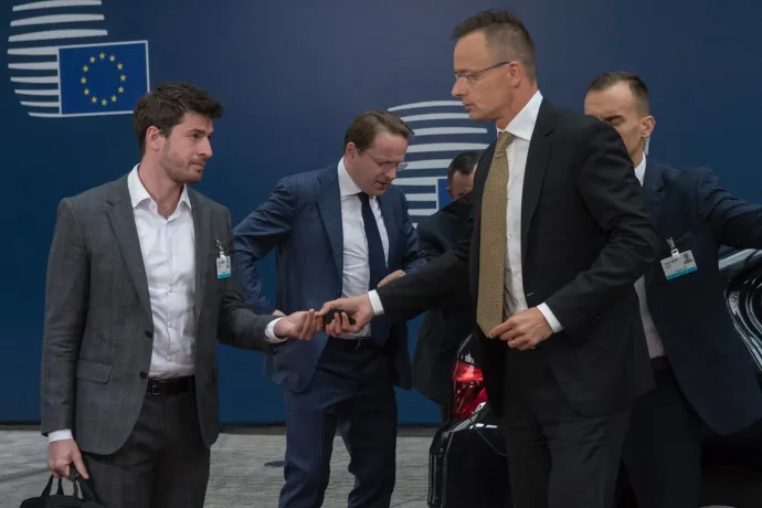 Szijjártó Péter volt sajtófőnökének cége kezeli az ATV közösségi médiás felületeit